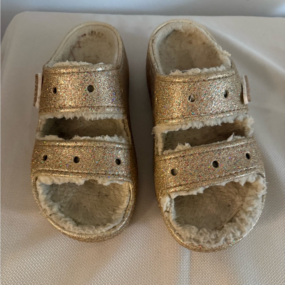 Crocs 208124 Classic Cozzzy Glitter Sandals platform slides M7 W9 gold glitter